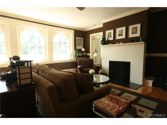 Beautiful light-filled great room with hardwood fl