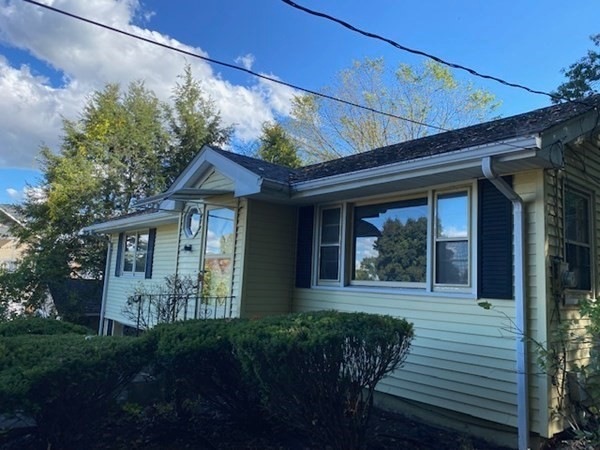 4 Blaine Ave, Holyoke, MA 01040 - photo 1