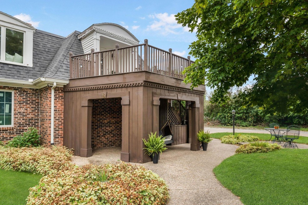 2114 W 1st St unit 8, Cedar Falls, IA 50613 - photo 1