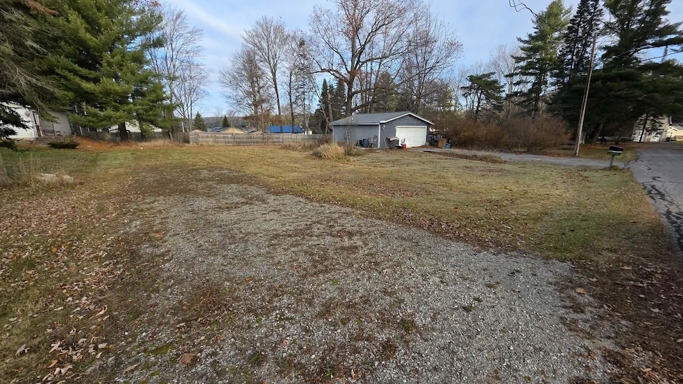 335 E Merrick Dr, Lincoln, MI 48742 - photo 1