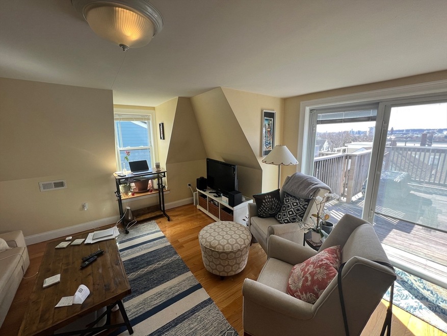206 Summer St unit 3, Somerville, MA 02143 - photo 1