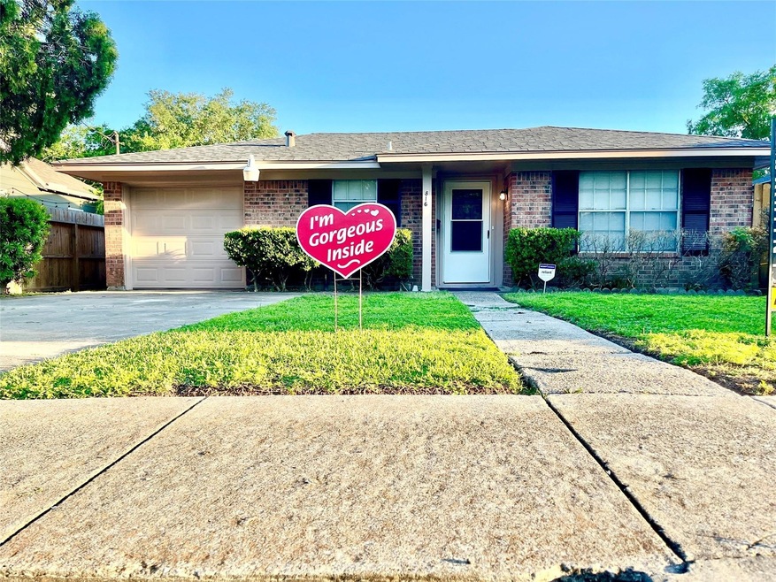 816 Barkley St, Houston, TX 77022 - photo 1