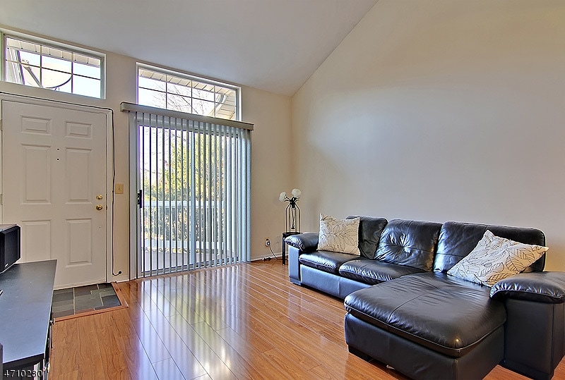 94 Sage Ct, Bedminster, NJ 07921 - photo 1