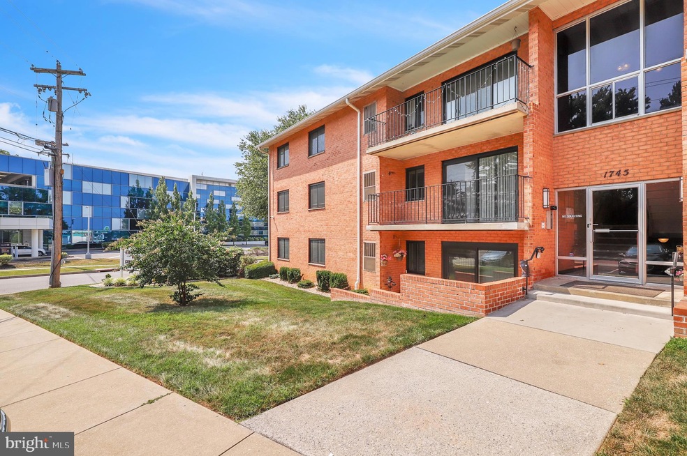 1745 Edgewood Hill Cir unit 102, Hagerstown, MD 21740 - photo 1