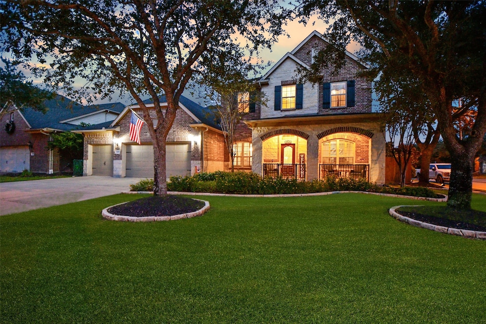 Welcome to 2935 Red Maple Drive in the master plan
