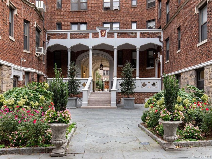 Tudor Arms unit 57, Bronxville, NY 10708 - photo 1
