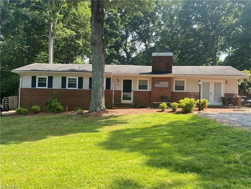 1009 Redwood Dr, Asheboro, NC 27205 - photo 1