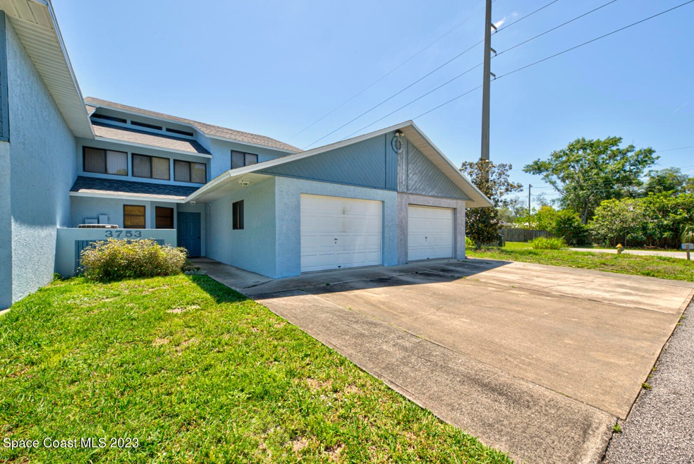 frontyard of townhome
