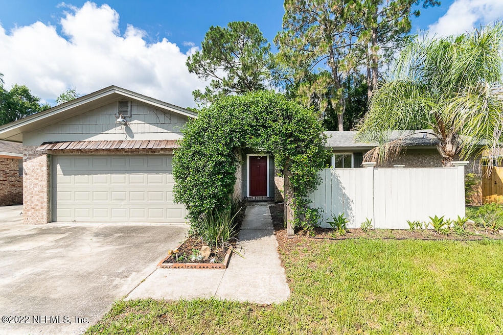 4822 Tara Woods Dr E, Jacksonville, FL 32210 - photo 1