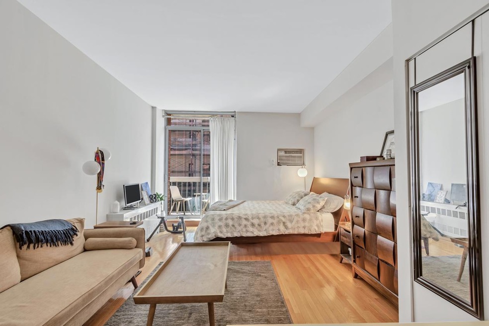 184 Thompson St unit 3K, New York, NY 10012 - photo 1