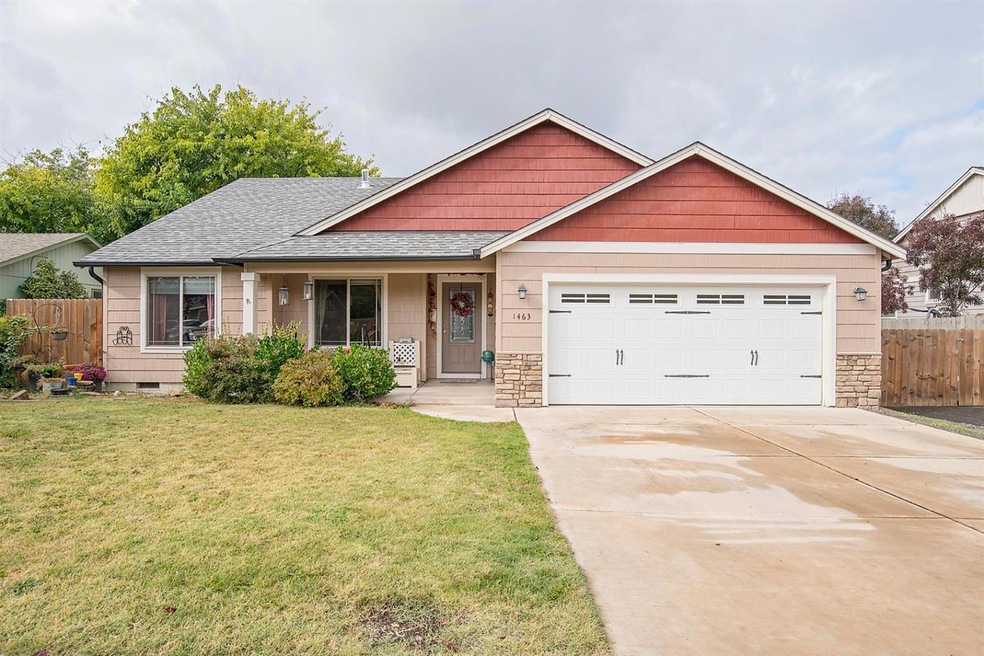 1463 Foxwood Dr, Medford, OR 97504 - photo 1