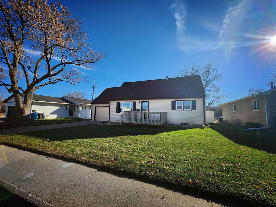 1211 E 33rd Dr, Kearney, NE 68847 - photo 1