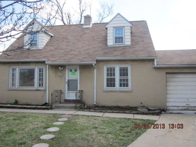 9911 Lawrence Ct, Schiller Park, IL 60176 - photo 1