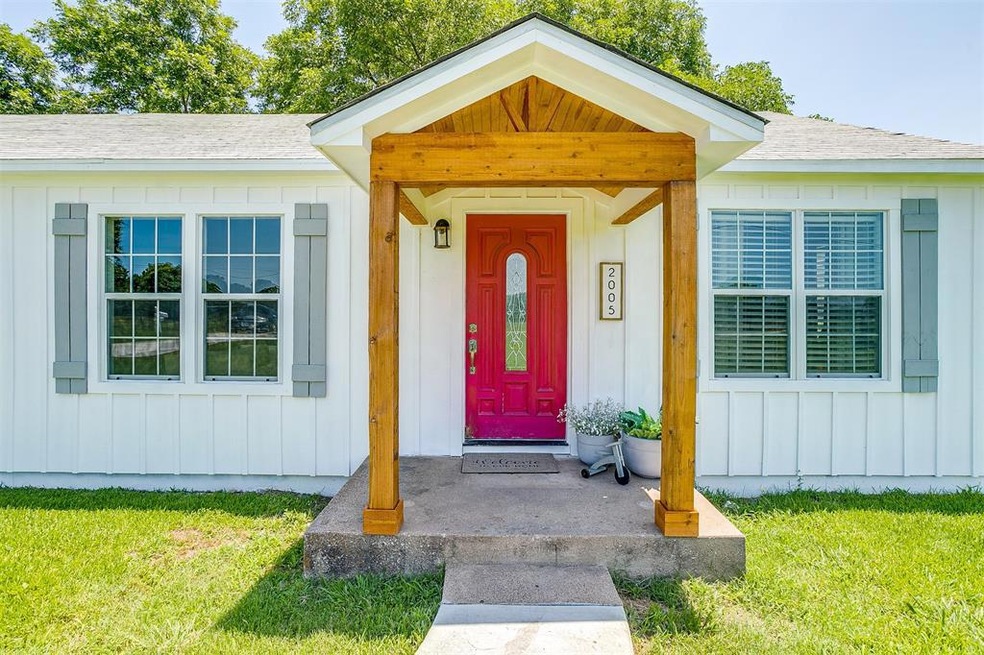 2005 Newport Rd, Weatherford, TX 76086 - photo 1