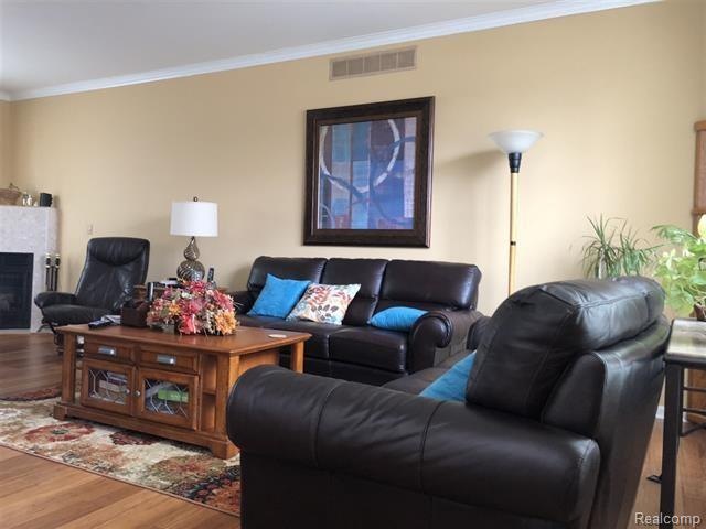 7501 Silver Fox Run, Swartz Creek, MI 48473 - photo 1