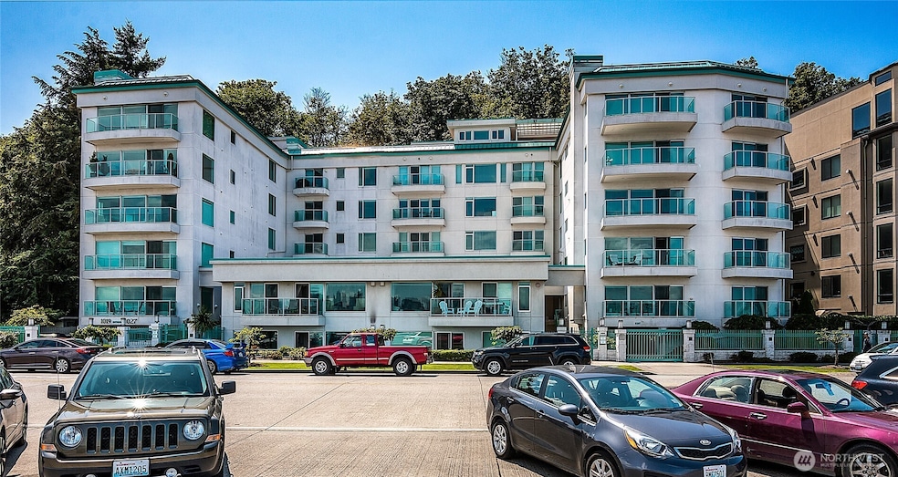 1019 Harbor Ave SW unit 303, Seattle, WA 98116 - photo 1