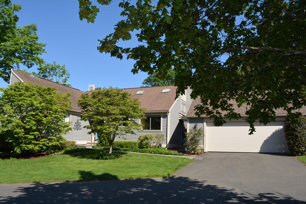 612 W Lyon Farm Dr, Greenwich, CT 06831 - photo 1