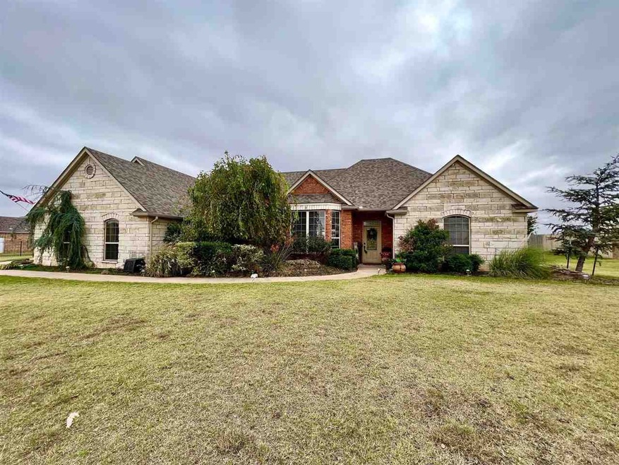 368 SW Quail Springs Dr, Cache, OK 73527 - photo 1