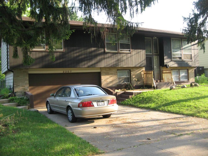 2207 Birch Ln, Rolling Meadows, IL 60008 - photo 1