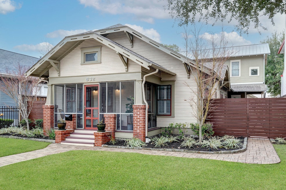 832 Columbia St, Houston, TX 77007 - photo 1