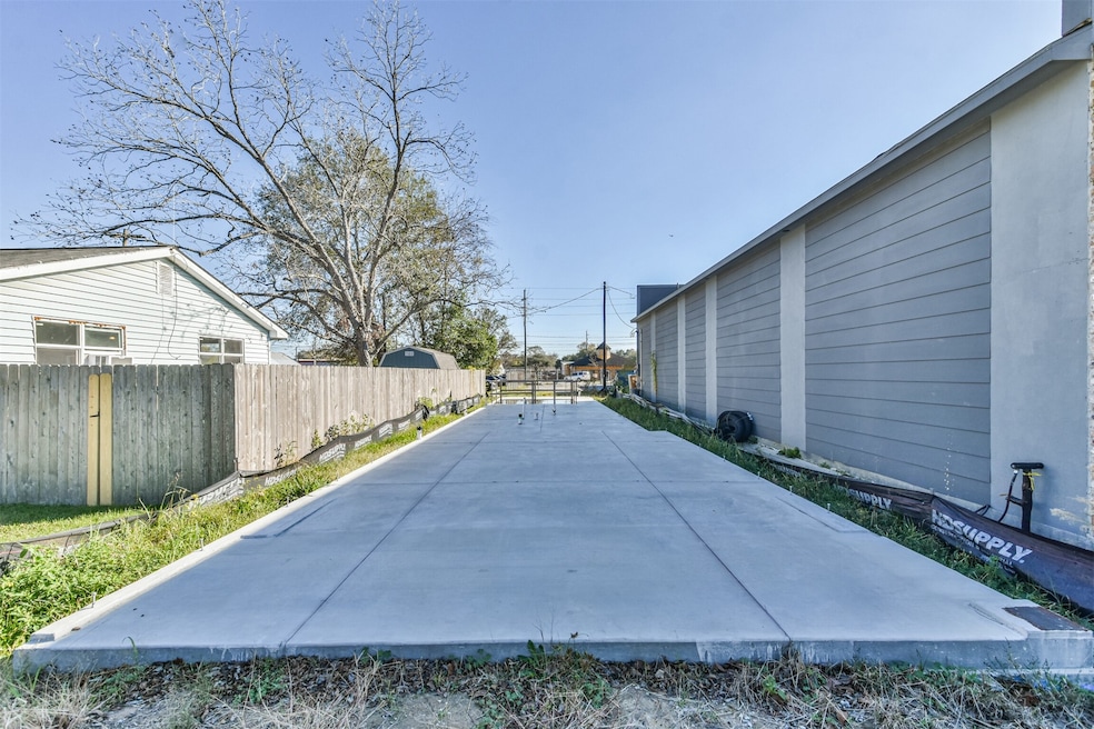 203 Houston St, Tomball, TX 77375 - photo 1