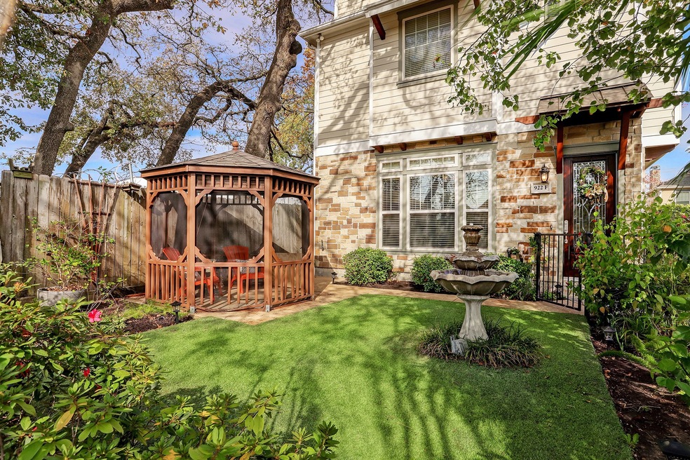 922 Fisher St unit F, Houston, TX 77018 - photo 1