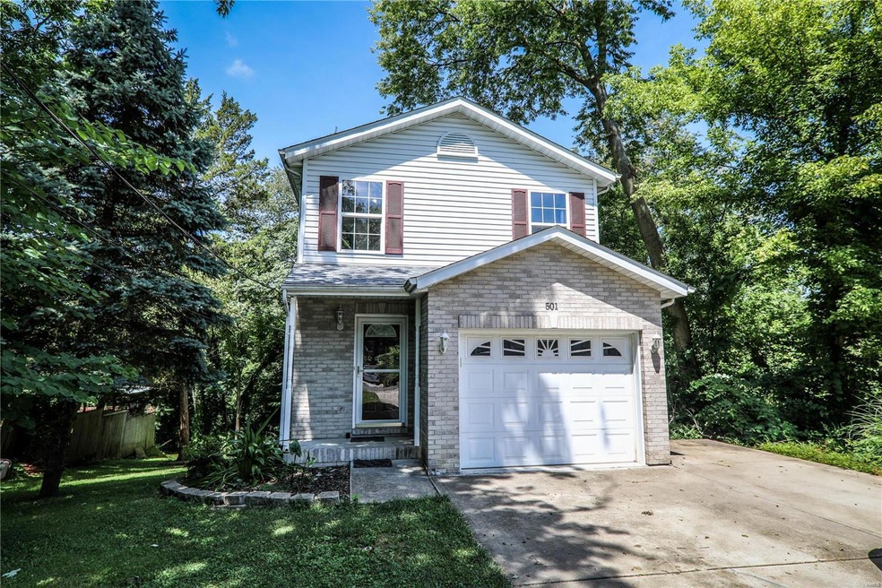 Great newer build in the heart of Collinsville. Only 15 years old!