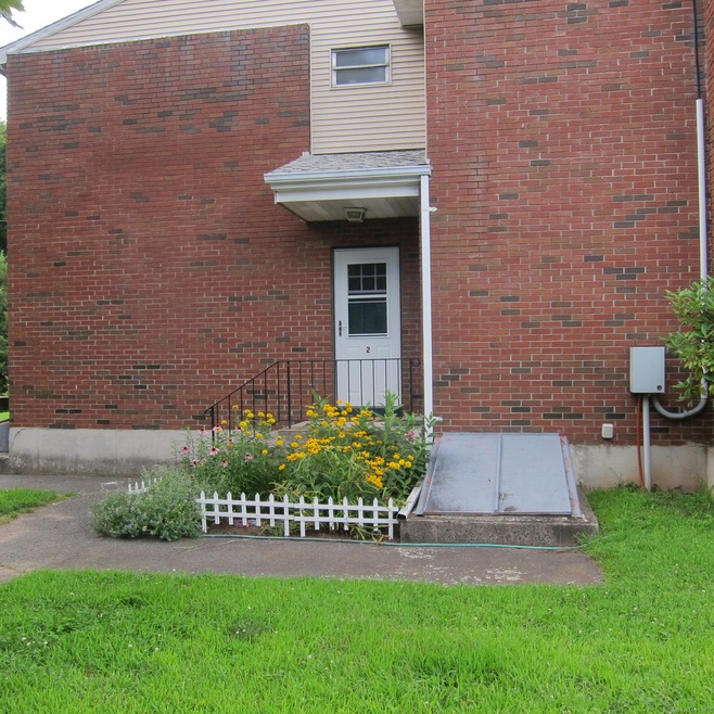 130 Jefferson Ave unit 2, Bristol, CT 06010 - photo 1