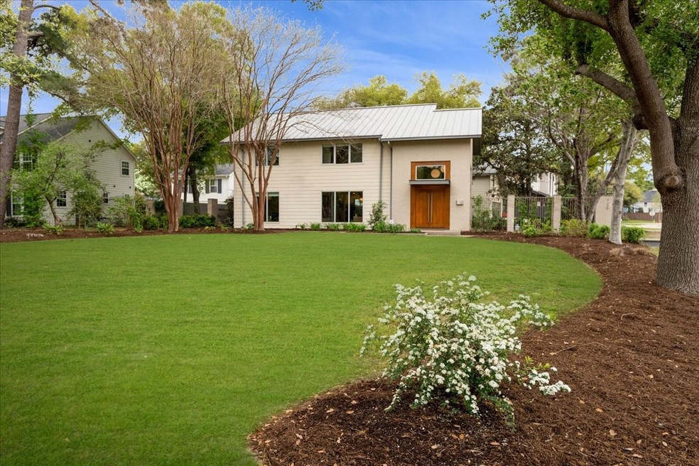 725 Garden Oaks Blvd, Houston, TX 77018 - photo 1