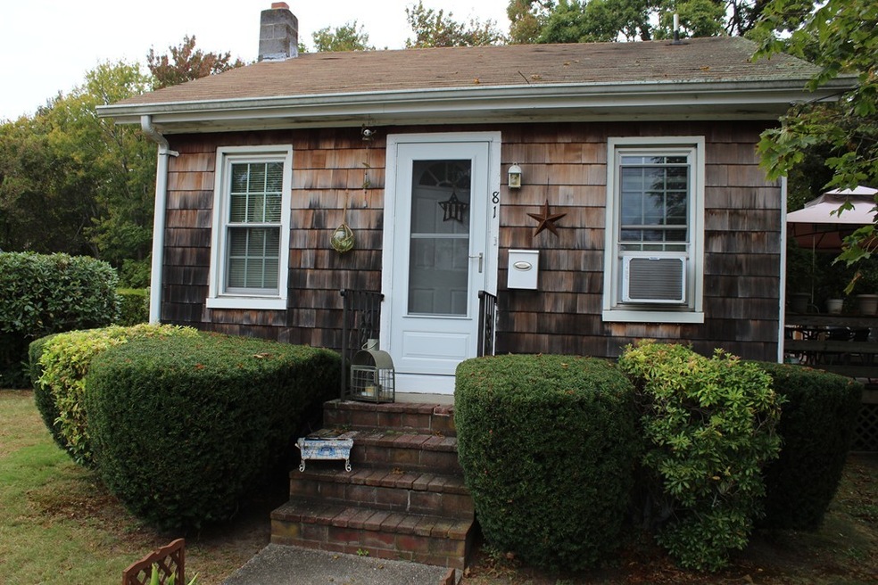 81 Russells Mills Rd, South Dartmouth, MA 02748 - photo 1