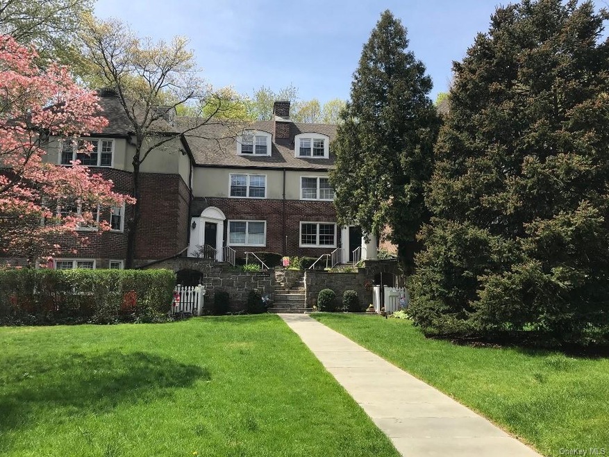 11 Sentry Place unit 1D, Scarsdale, NY 10583 - photo 1