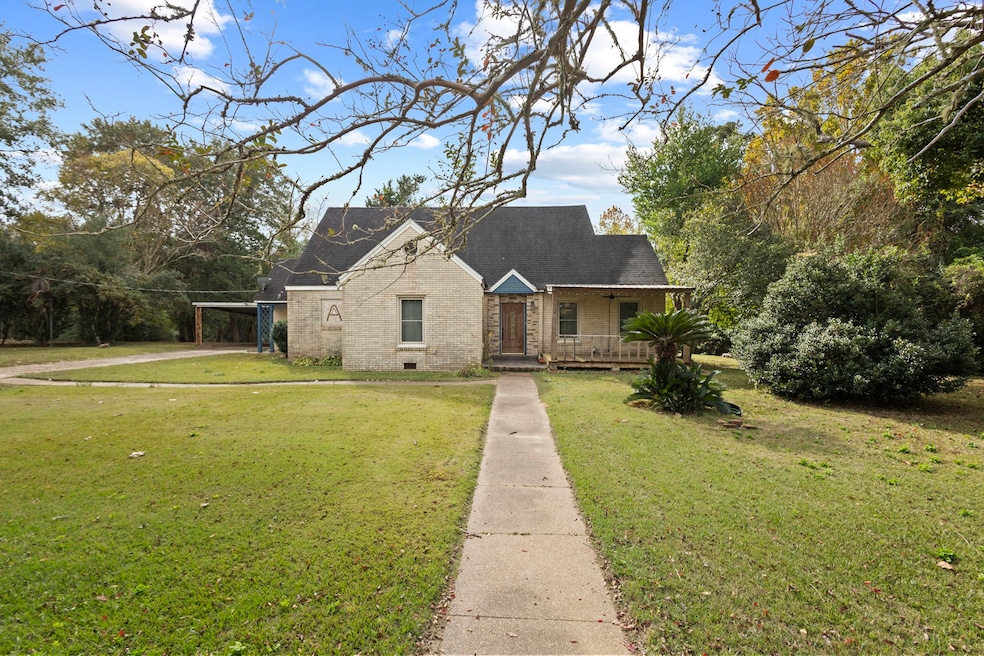301 N Pine St, Woodville, TX 75979 - photo 1
