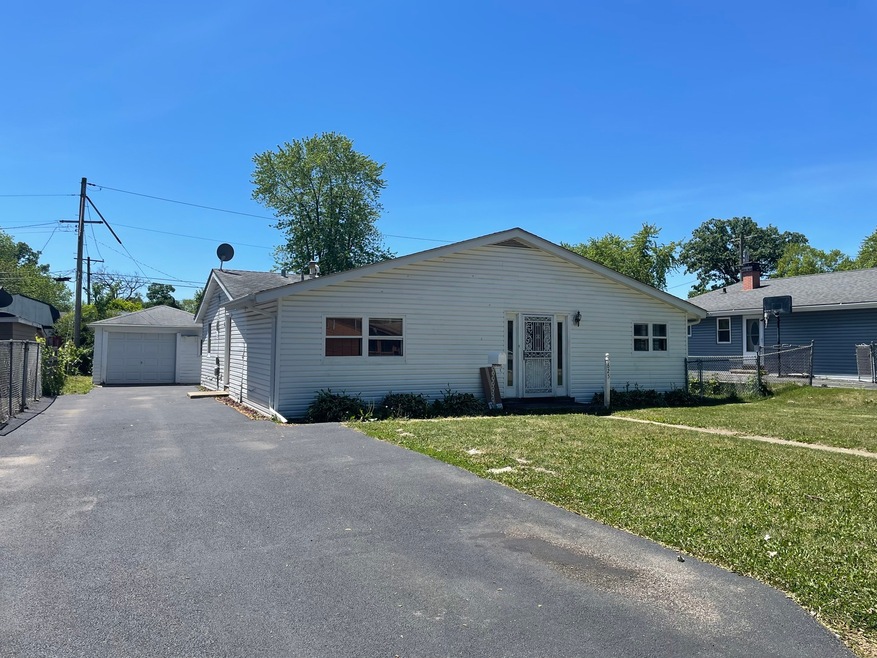 625 Santa fe Ave, Carpentersville, IL 60110 - photo 1