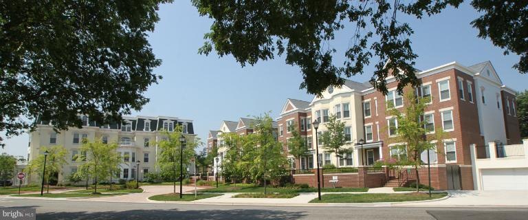 910 Powhatan St unit 301N, Alexandria, VA 22314 - photo 1