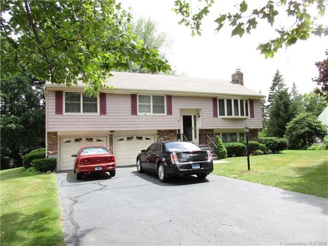 95 Hitching Post Ln, Stratford, CT 06614 - photo 1