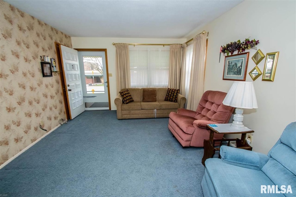 7302 Pacific St, Davenport, IA 52806 - photo 1