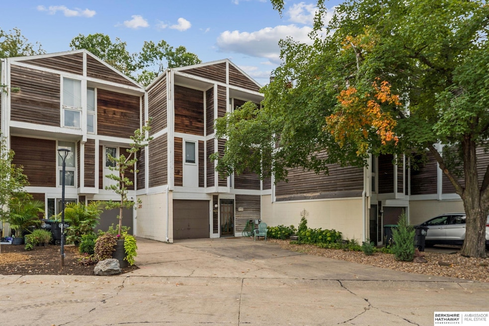 1623 N 109th Plaza, Omaha, NE 68154 - photo 1