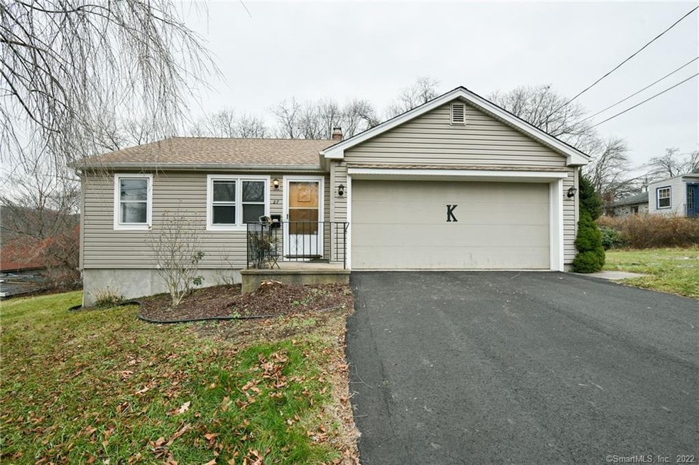 27 Buckwood Ave, Waterbury, CT 06704 - photo 1