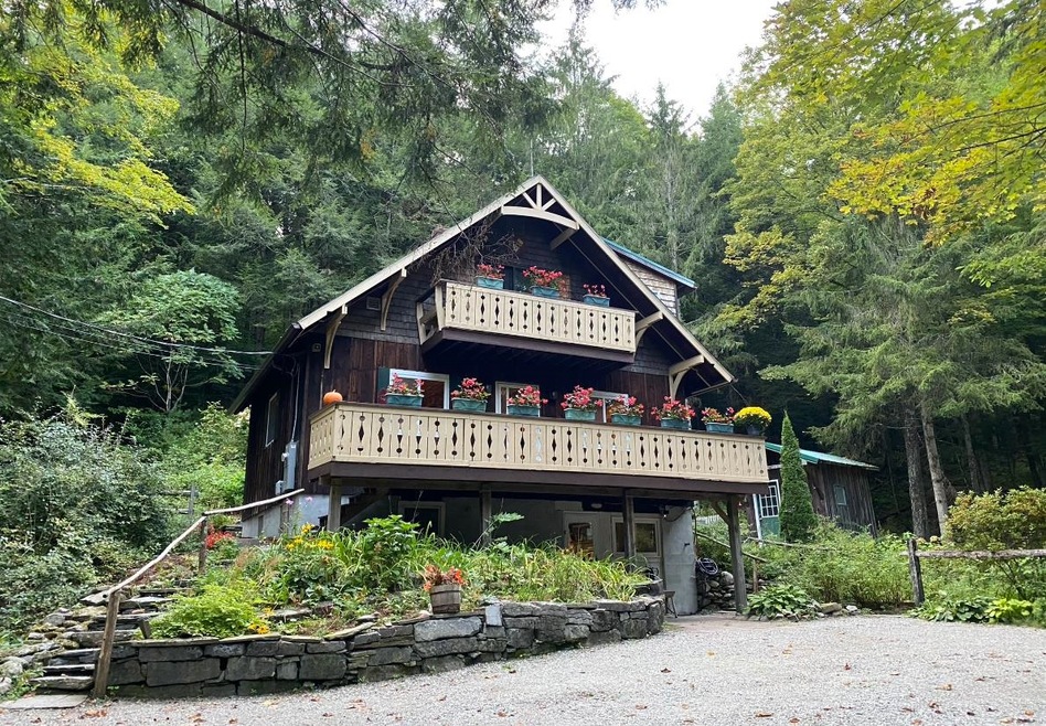 586 Dugway Rd, Richmond, VT 05477 - photo 1