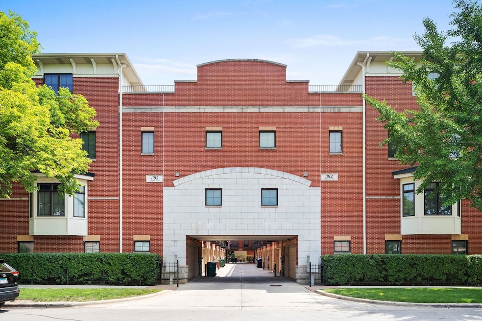 1192 Clarence Ave unit 8, Oak Park, IL 60304 - photo 1