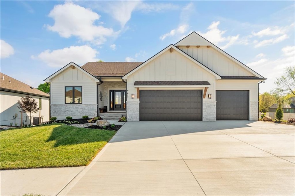 4312 NE Hideaway Dr, Lee's Summit, MO 64064 - photo 1