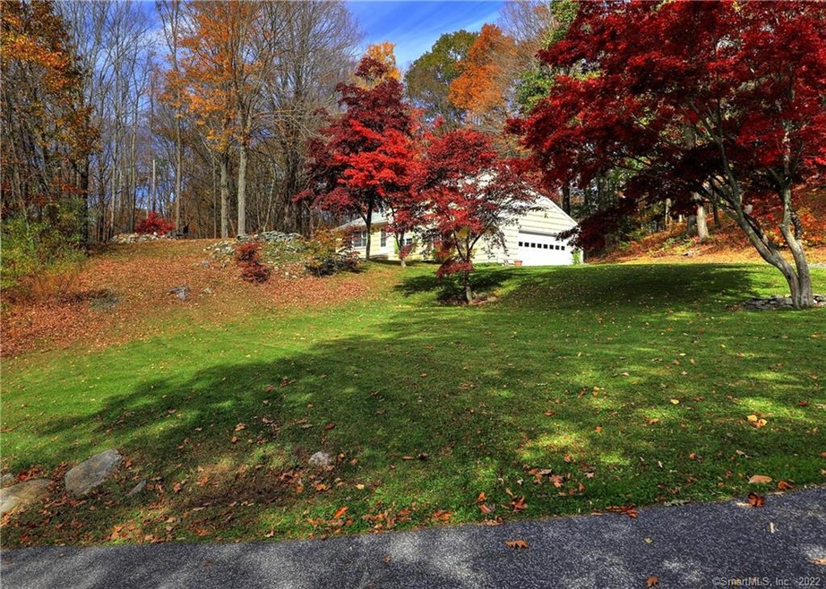 11 Werf Dr, Redding, CT 06896 - photo 1