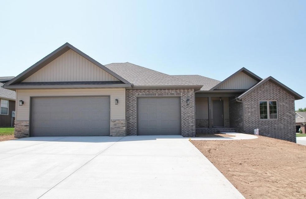 808 E Roubidoux St, Nixa, MO 65714 - photo 1