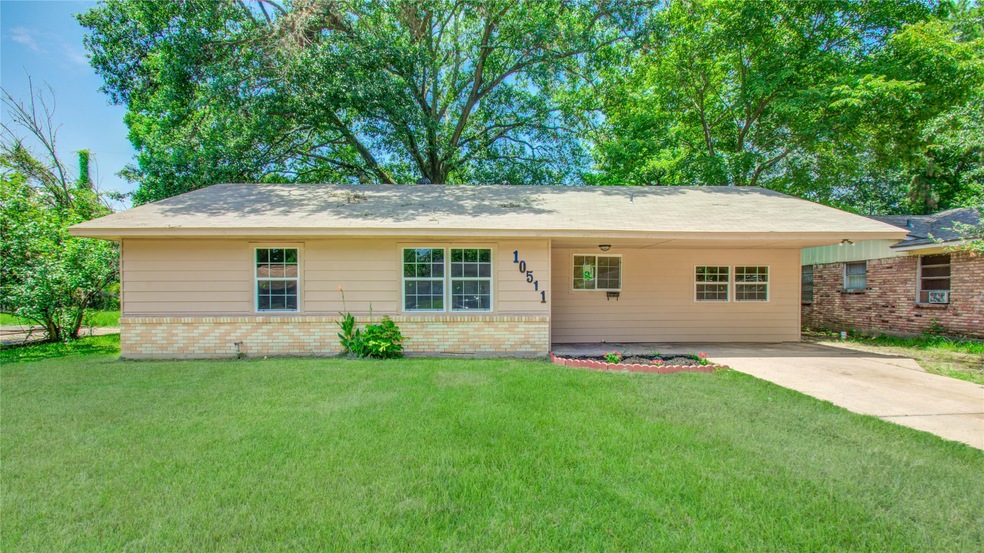 10511 Hollyglen Dr, Houston, TX 77016 - photo 1