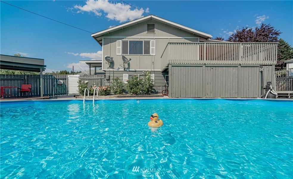 1702 8th St NE, East Wenatchee, WA 98802 - photo 1