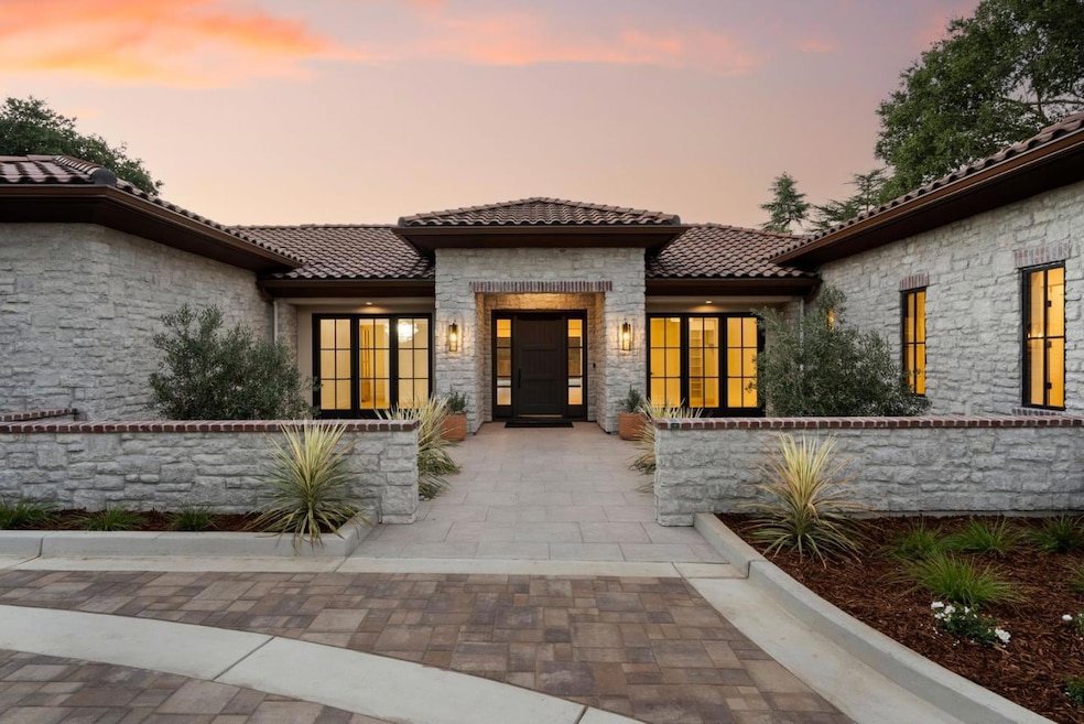 Sold $8,200,000 • Co-Listing Agent