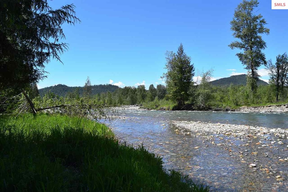Banks of Lightning Creek