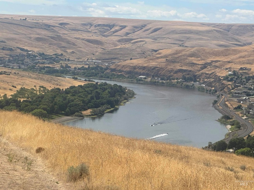 For Sale $850,000 • Co-Listing Agent