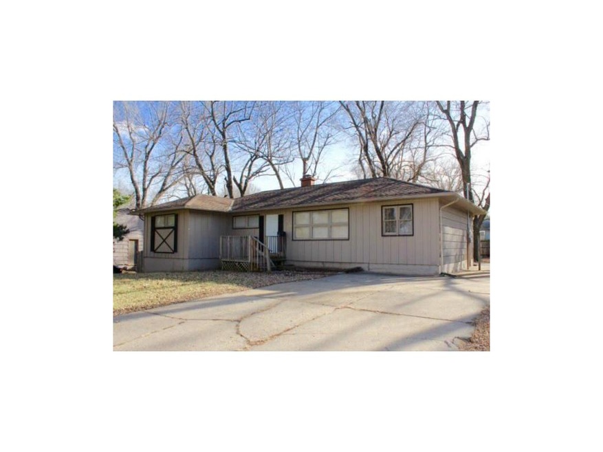 Front view.  Oversized driveway can handle four ca