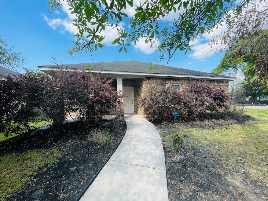 3202 Druid St, Houston, TX 77091 - photo 1